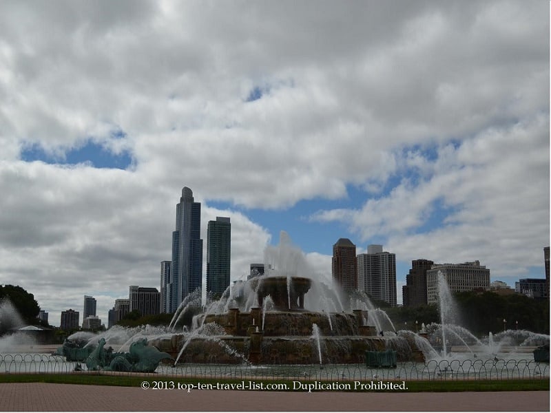 Take pictures by Buckingham Fountain in Grant Park - Top Ten Travel List