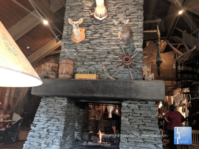 Crockett's Breakfast Camp - Gatlinburg