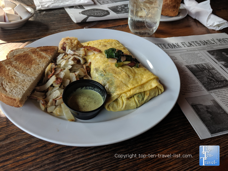Crockett's Breakfast Camp - Gatlinburg