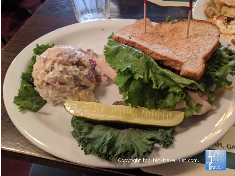 Six Pence Pub - Savannah