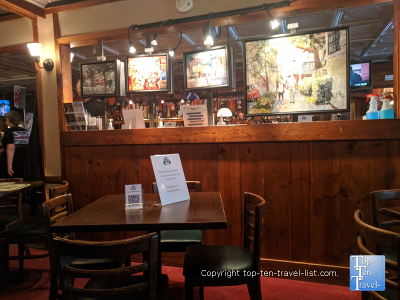 Six Pence Pub - Savannah