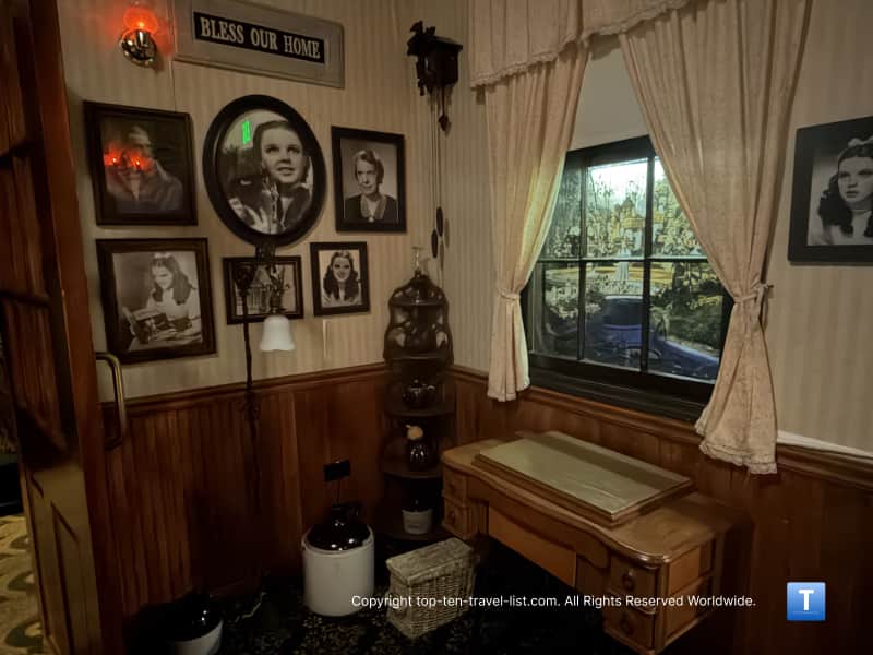 Wizard of Oz themed room at the Hollywood Blvd. theater in Woodridge