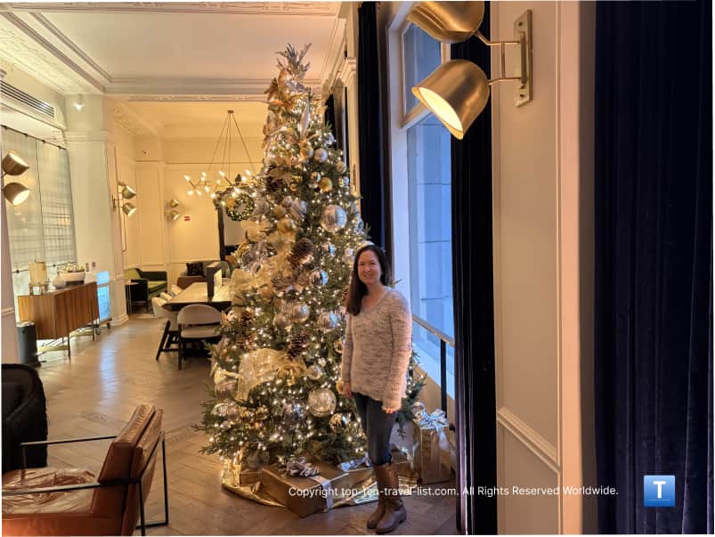 Kimpton Gray Christmas tree in Chicago