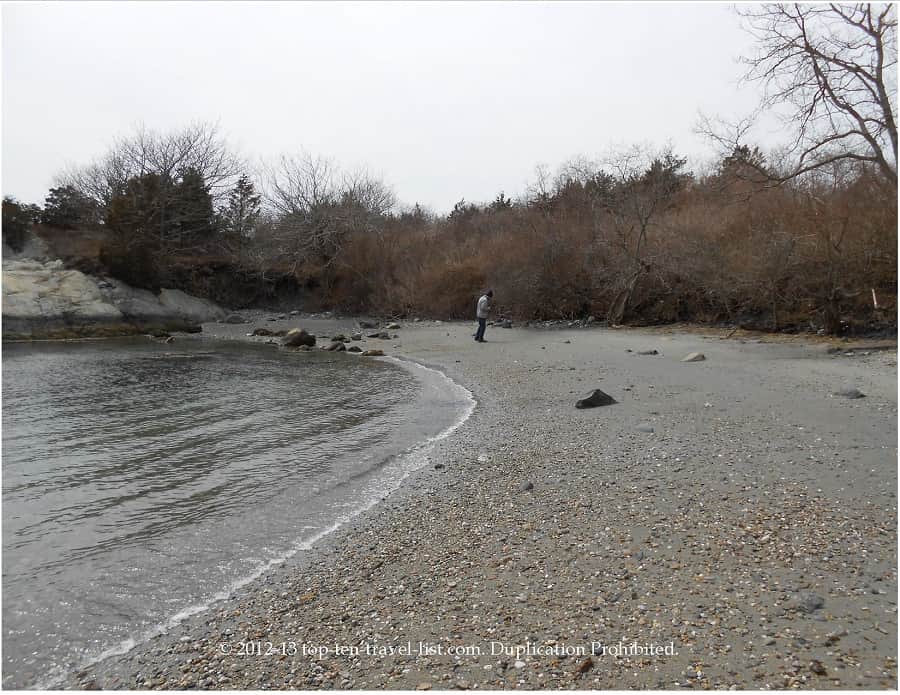 Looking for seaglass on Jamestown