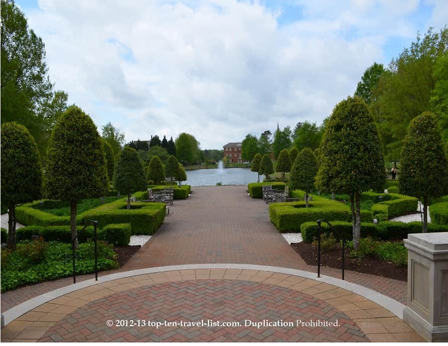 Beautiful grounds of the Founders Inn and Spa in Virginia Beach