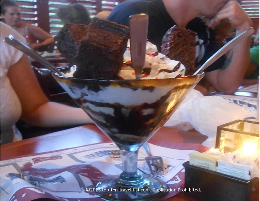 Ice cream sunade at Mamma Mia's in Carver, MA 