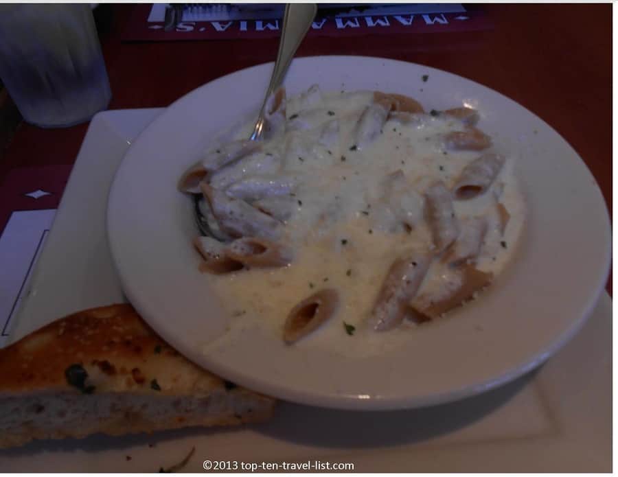 Fettuccine Alfredo at Mamma Mias Carver