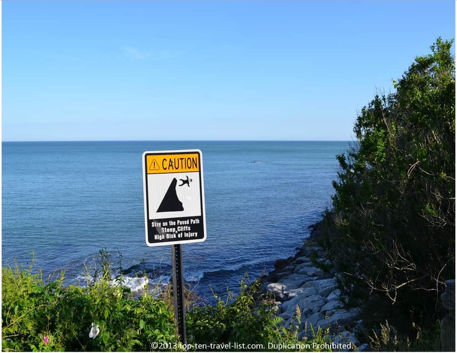 Danger steep cliffs - Newport's Cliffwalk