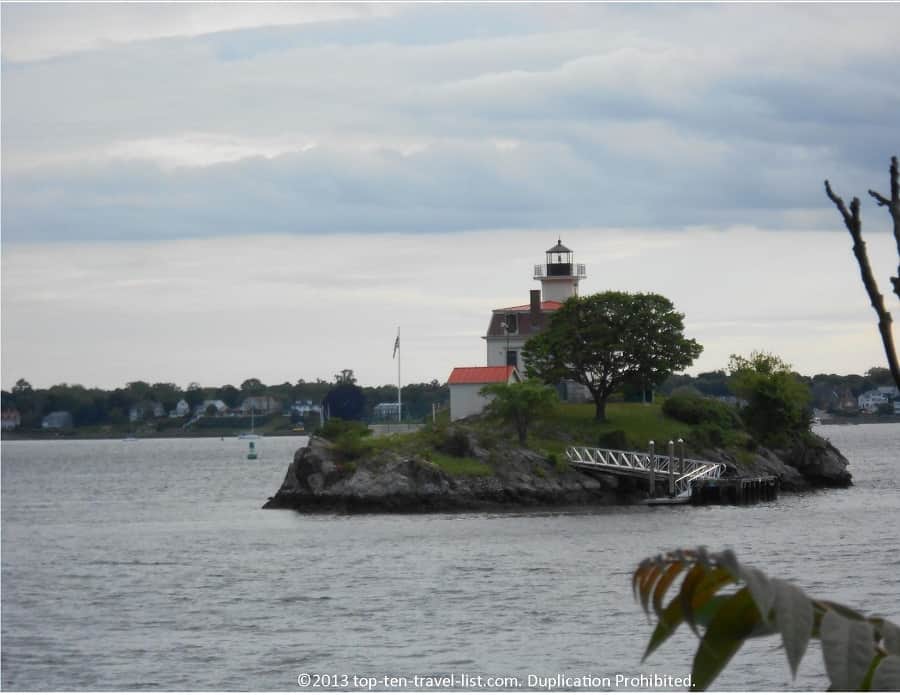 Pomham Rocks lighthouse