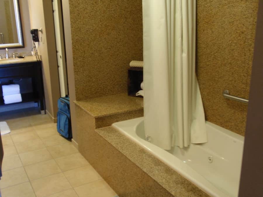 La Quinta Inn Paso Robles, CA - bathroom