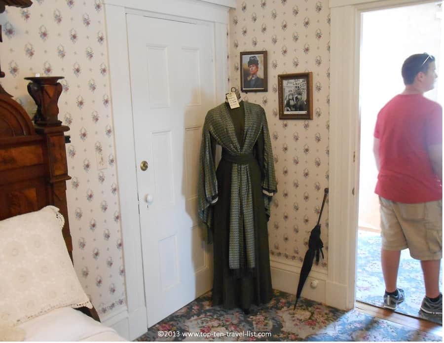 Elizabeth Montgomery's dress from "The Legend of Lizzie Borden"