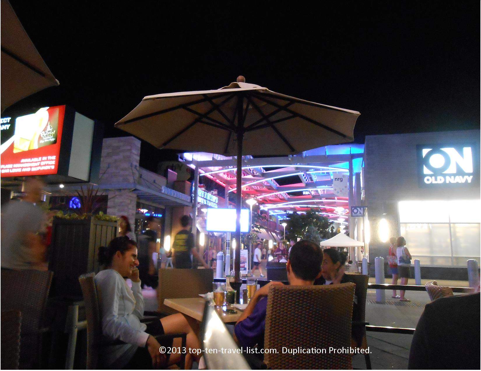 outdoor seating at Tavolino