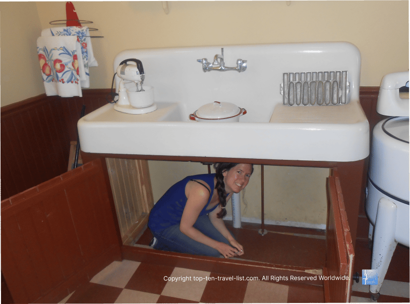 Randy under the sink photo opp at A Christmas Story house in Cleveland