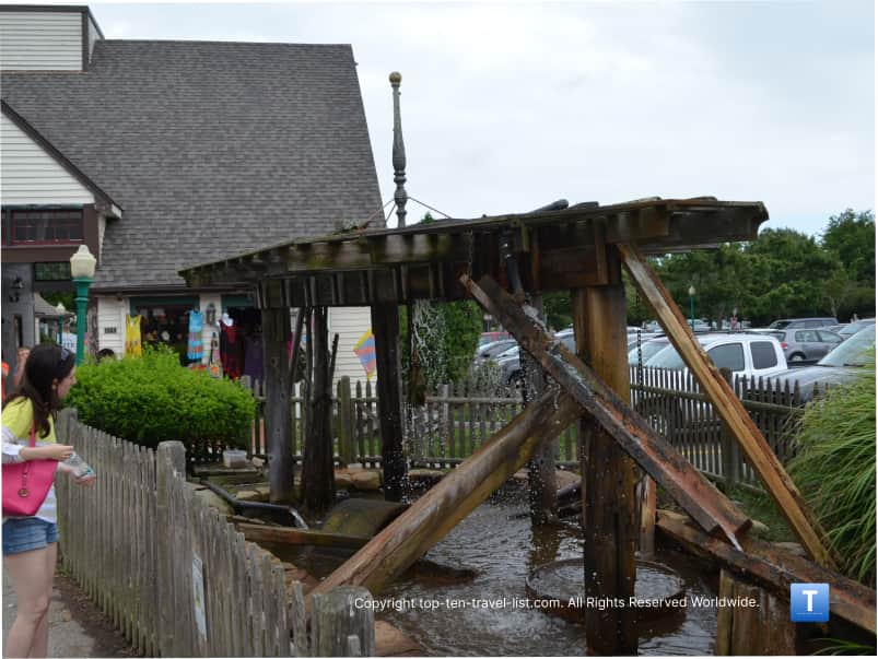 Water feature at Olde Mistick Village 