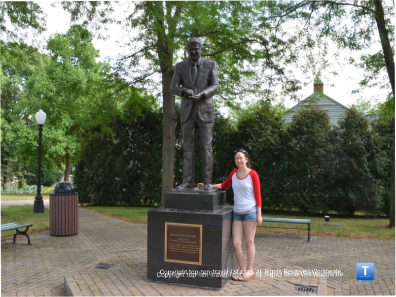 Reagan statue