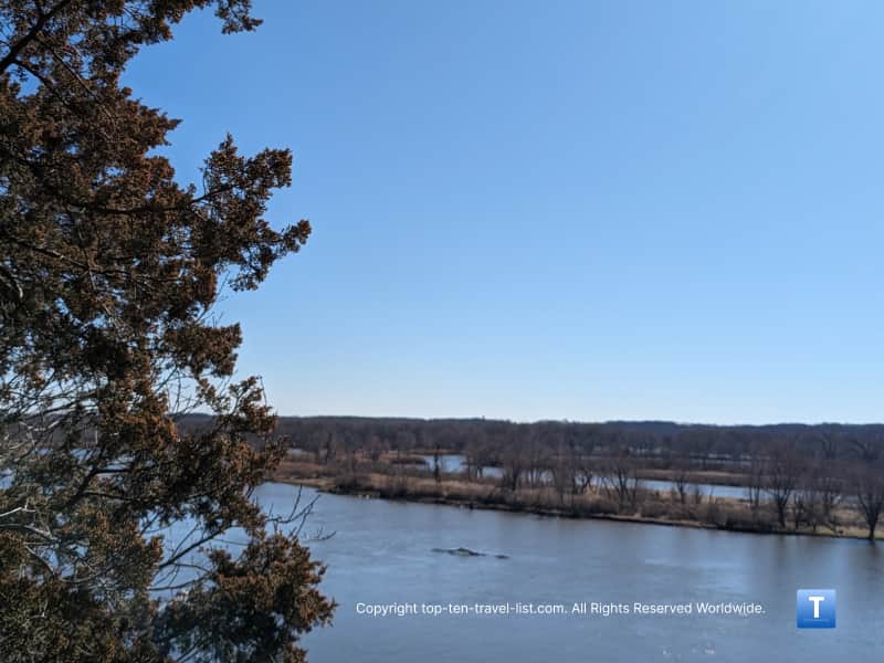 River Bluff trail at Buffalo Rock State Park in Ottawa, IL