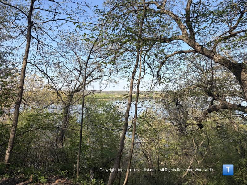 Sandstone Point overlook at Starved Rock State Park 
