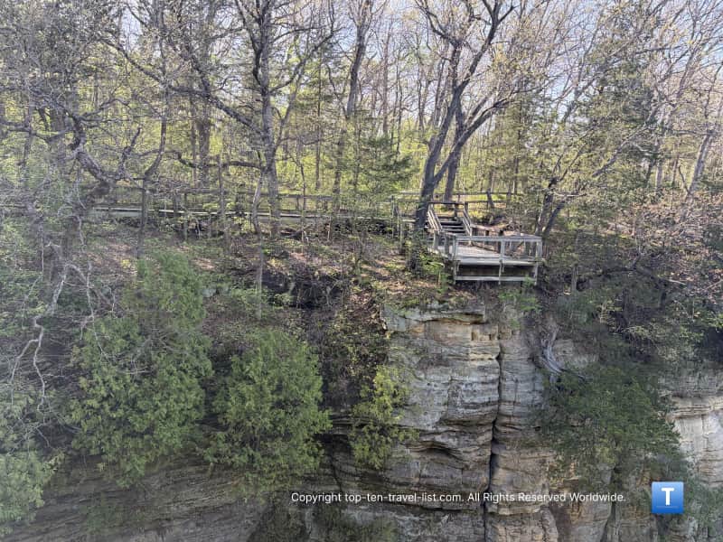 Viewing platform of Wildcat Canyon at Starved Rock State Park