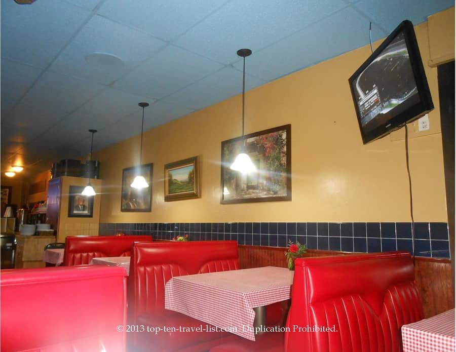 Dining room of Mama Cimino's in Dixon, IL