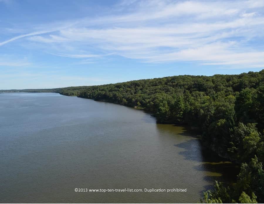 Scenic views of the Illinois River at Starved Rock