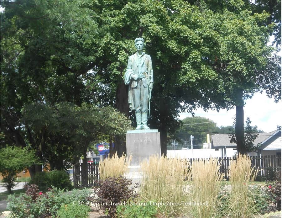 Lincoln statue in Dixon, Illinois