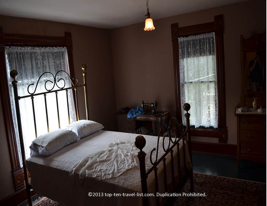 Guest bedroom at the Reagan house in Dixon