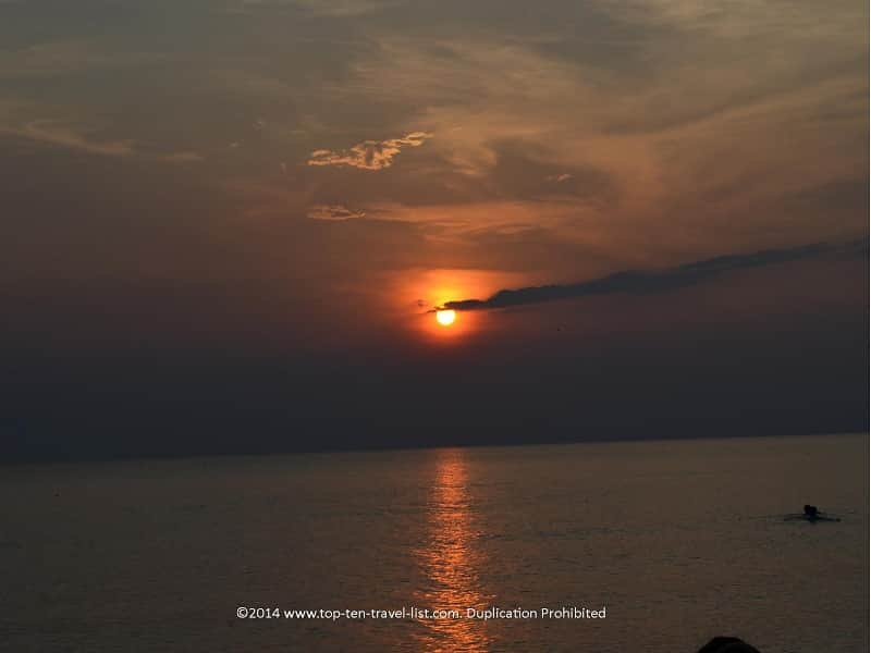 A gorgeous colorful sunset at Honeymoon Island 