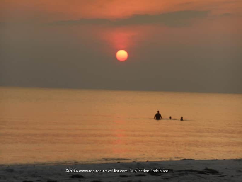 Striking sunset on Honeymoon Island 