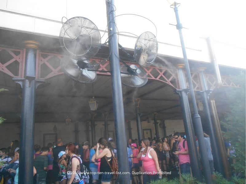 Hot waiting line with misters at Universal Orlando