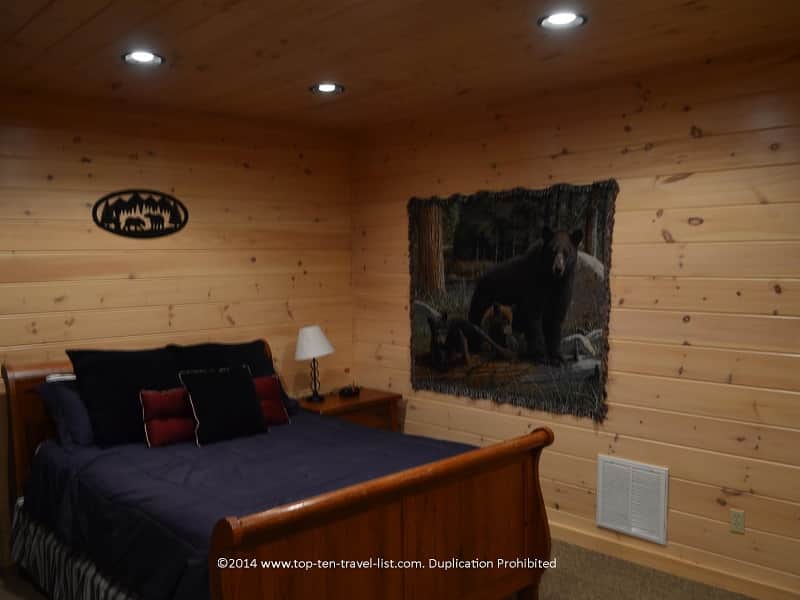 Rustic themed bedroom - Mount Laurel Cabin Rentals