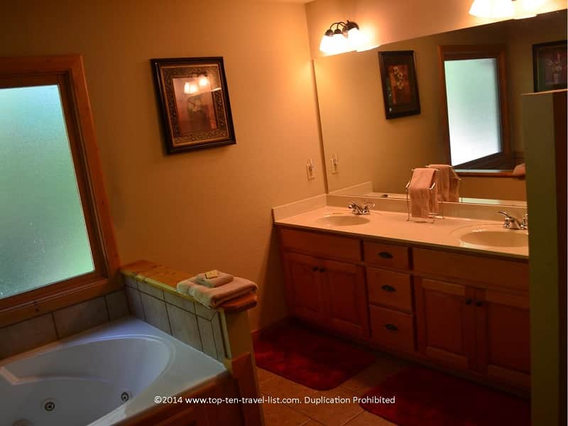 Jacuzzi bathroom at Mount Laurel cabin rentals