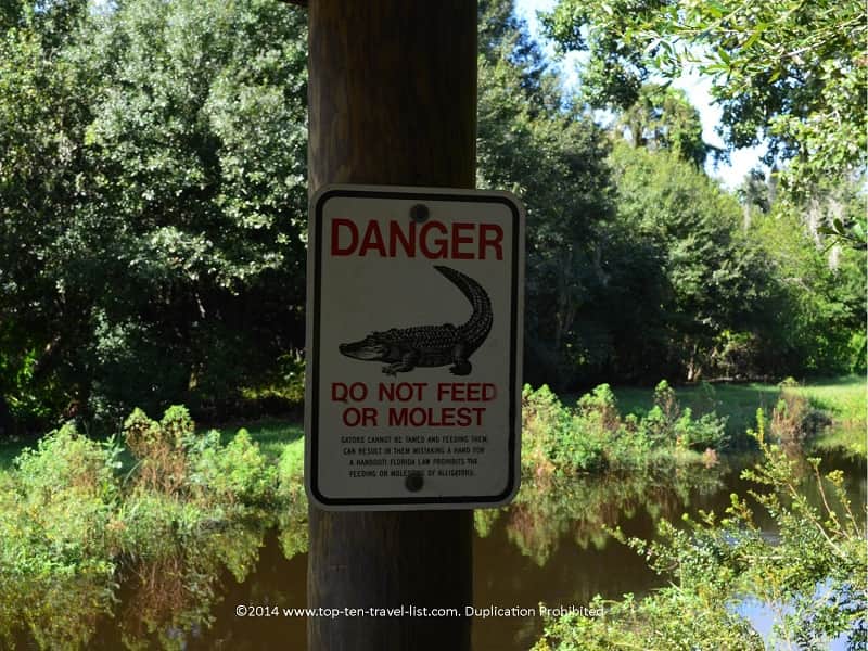 Alligator warning at Sawgrass Lake Park 