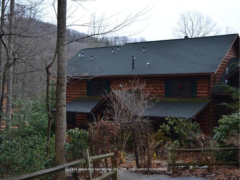 The Lazy Bear Lodge in Vilas is surrounded by beautiful natural scenery