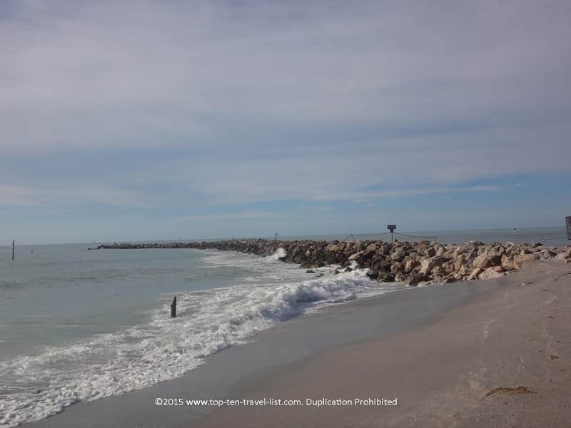 Quiet setting at Sand Key Beach in Florida 