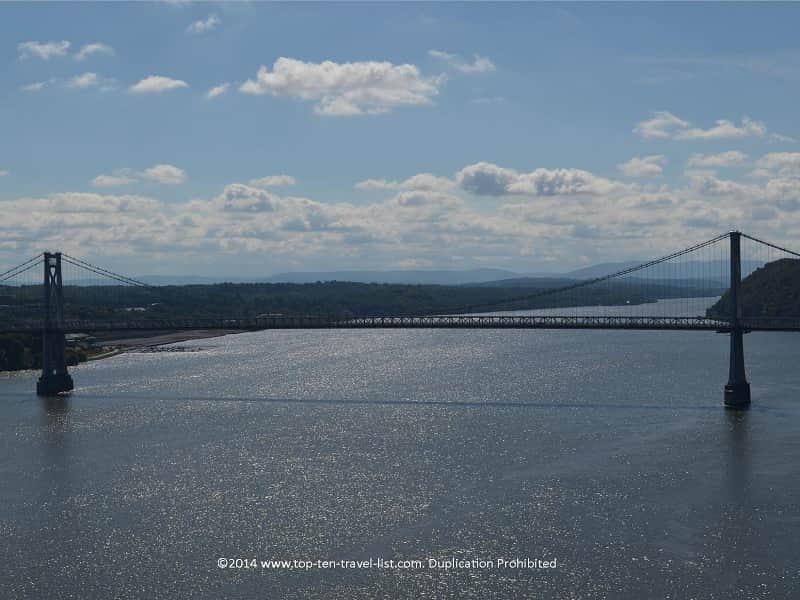 Wonderful bridge and mountain views from Walkway over the Hudson