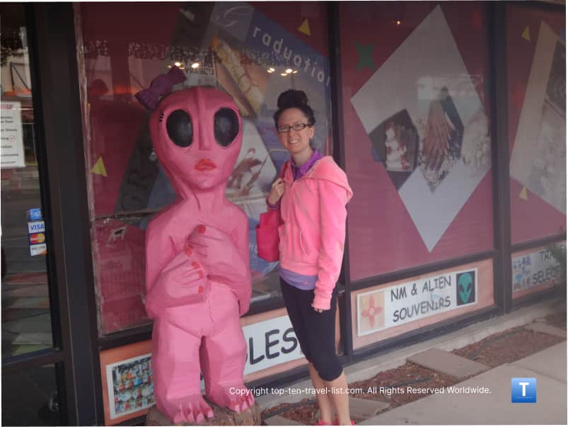 Pink statue in Roswell