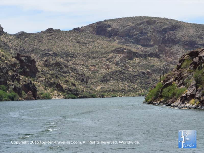 Pretty rock formation on Saguaro Lake