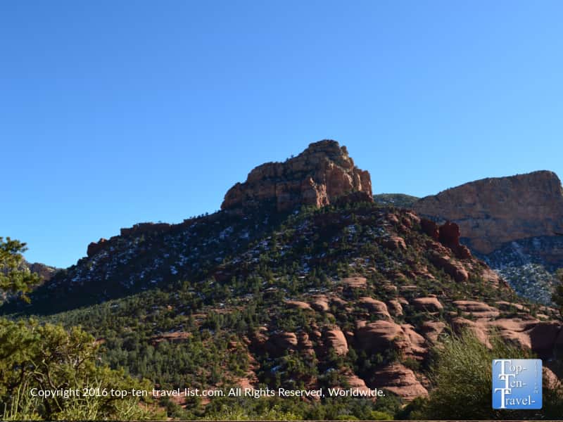 Towering red rock formation on the Broken Arrow trail in Sedona