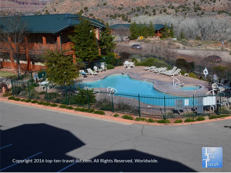 The pool at Majestic View Lodge