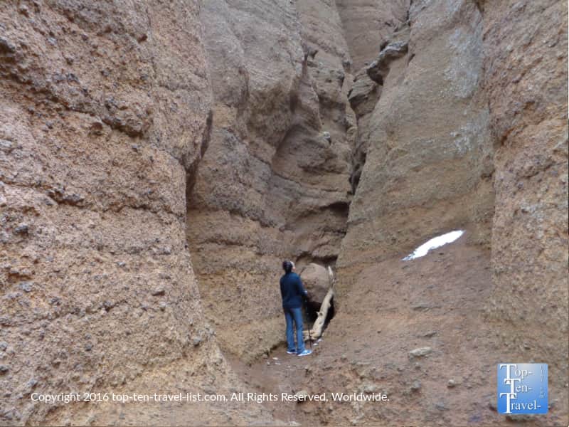 Hiking to the amphitheater of Red Mountain in Arizona