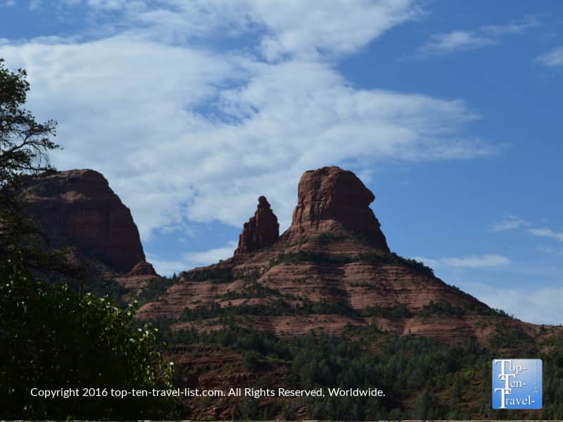 Red rock formation view on the Wilson Canyon hike in Sedona