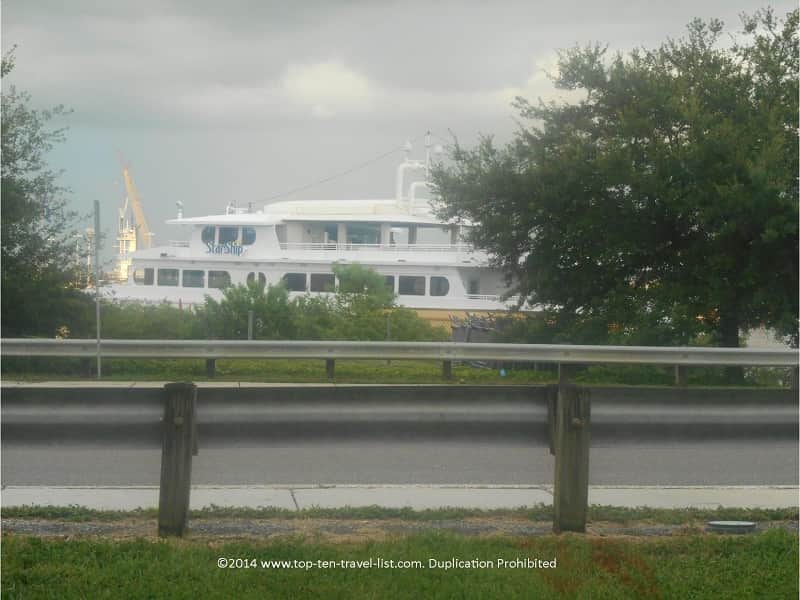 Starship dinner cruise in downtown Tampa 