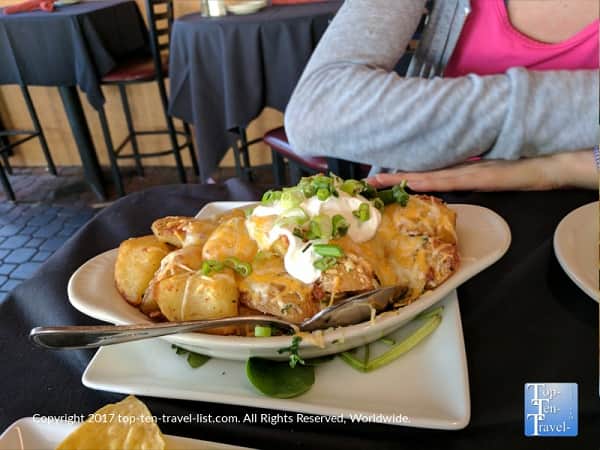 Apps at El Gato Azul in Prescott, Arizona 