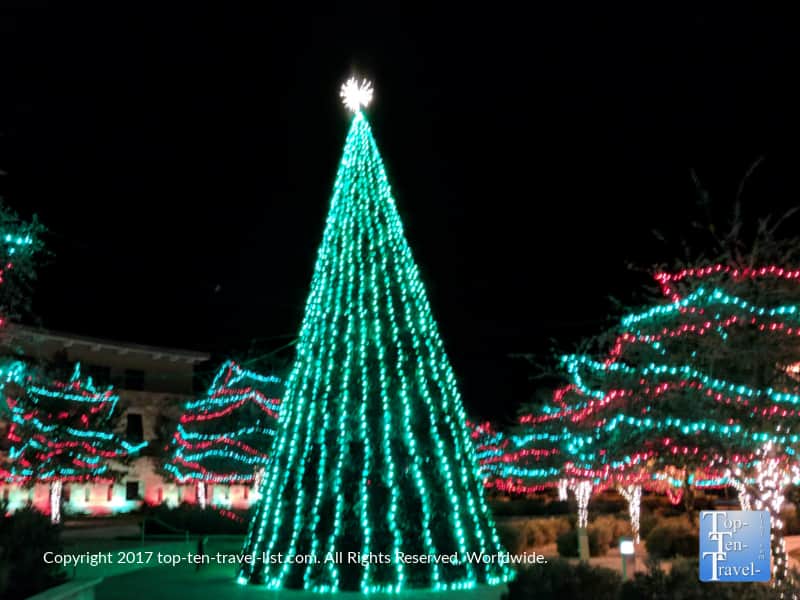 Synchronized Christmas music and light show in Marana, Arizona 