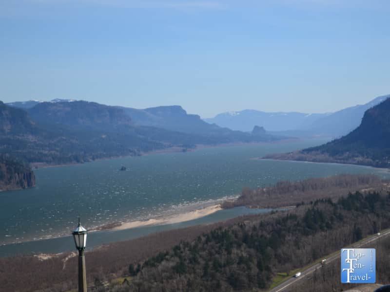 Amazing scenery from the Vista House at Crown Point in Oregon