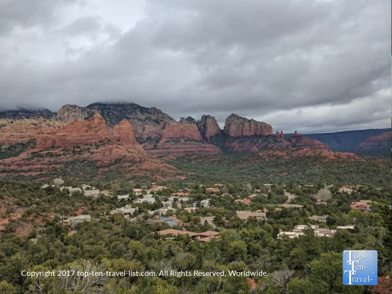 Gorgeous scenery along the Teacup trail in Sedona, Arizona