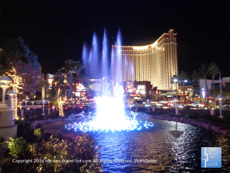 Mesmerizing water fountain show at the Wynn in Las Vegas 