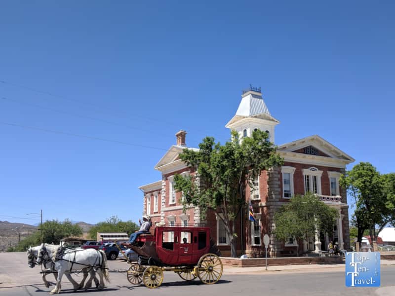 Stagecoach passing the Tombstone historic courthouse