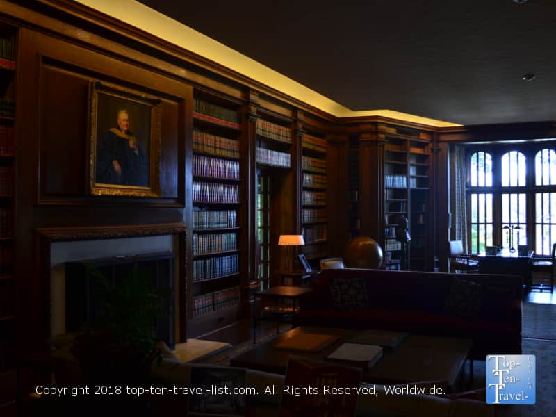Library at the DeGoyler house in Dallas 
