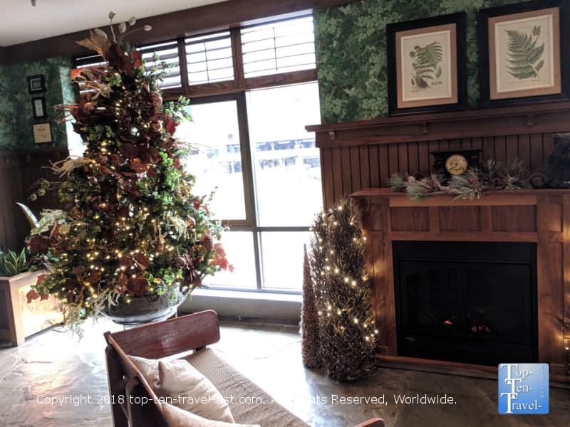 Pretty Christmas decor at the Omni Park Grove in Asheville, North Carolina 